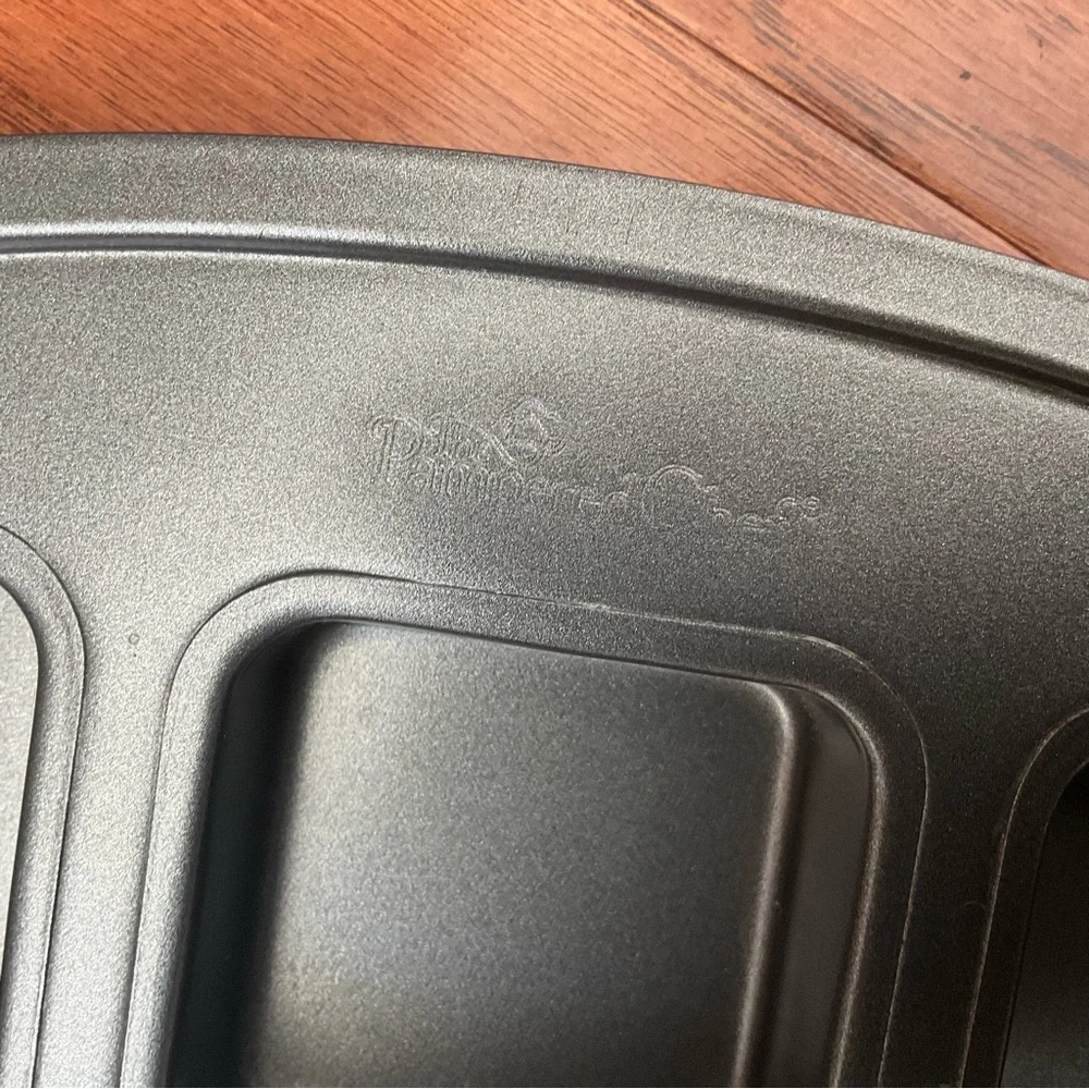 Pampered chef individual brownie pan muffins cakes bread dessert party Baking